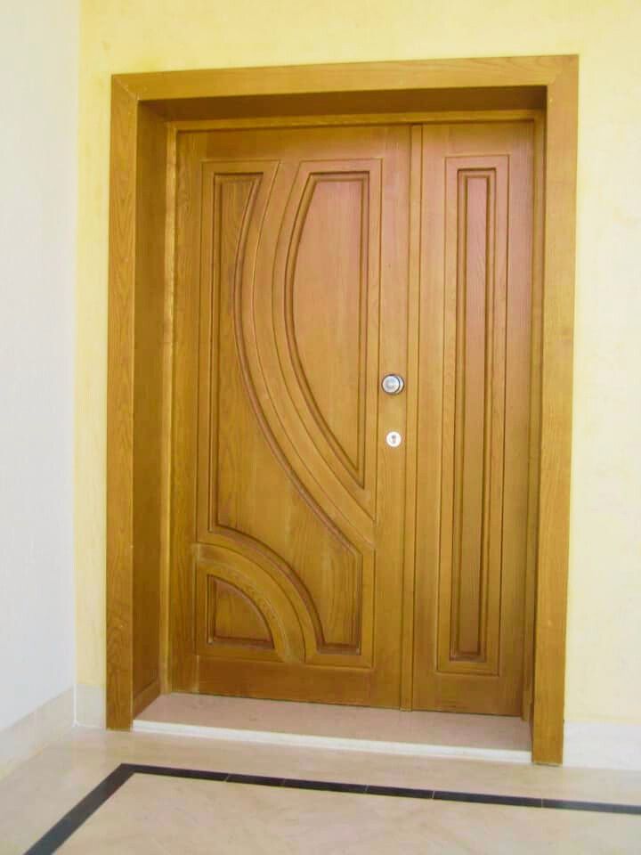 Porte d’entrée bois avec panneaux courbes